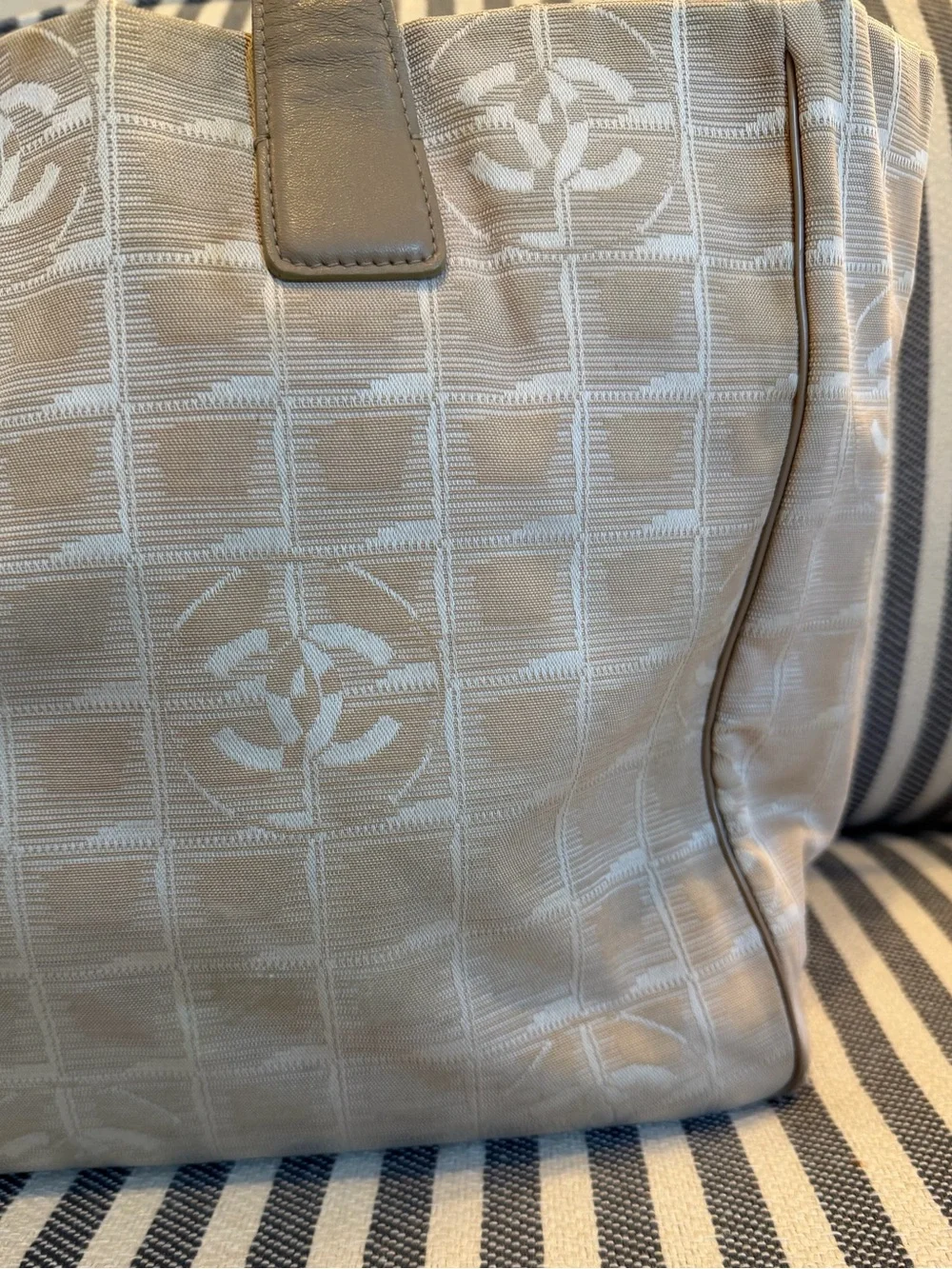 CHANEL Beige Travel Line Tote MM Bag with Leather Handles 🩷💕🌷🩷💕🌷